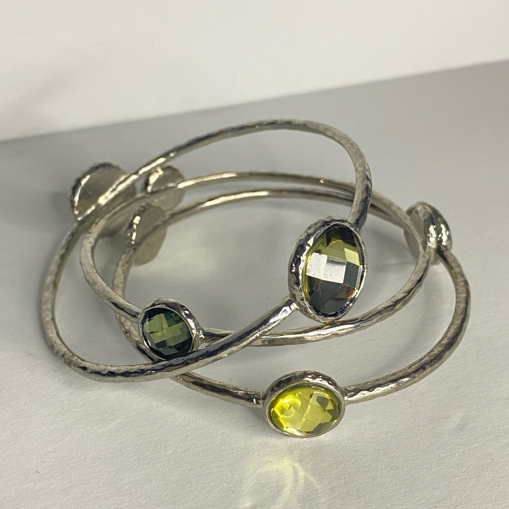Hammered Silver Tone Stacked Acrylic Cabochon Bangle Bracelets Set Multi Green